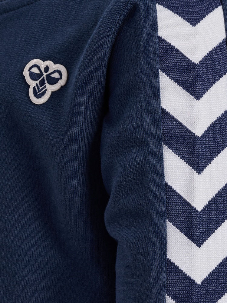 HummelKinderTrainingsanzugMiniRegChevronSet230319DressBlues-104-ca4Jahre